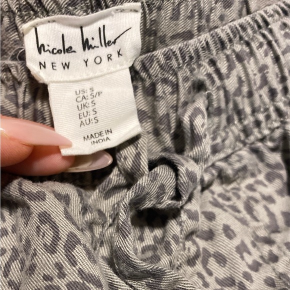 Nicole Miller | Leopard Cargo Joggers Size S Black & Gray - Picture 5 of 7